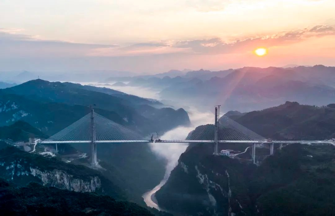 横跨川黔！古金高速ZCB1-4项目赤水河大桥今日顺利合龙